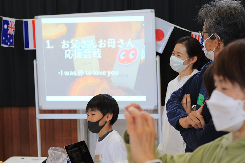 心も身体も自然と高まる五感De運動会　はじめの挨拶を村田さんが行い、「ちくだいKIP」メンバーと本日のゲーム紹介をしました。
